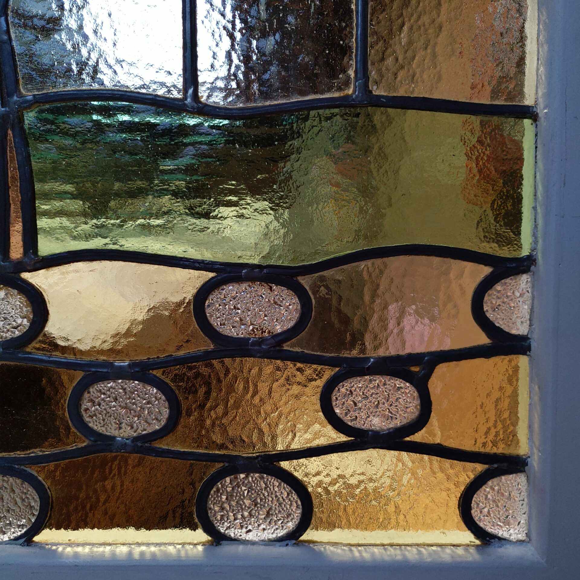 Illumen Herstelling van Glasramen Repair of damaged stained glass windows